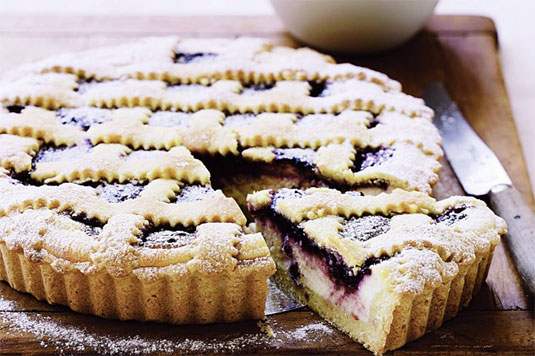 Crostata Di Ricotta E Visciole: Un Dolce Con Una Storia Un Po’ Amara